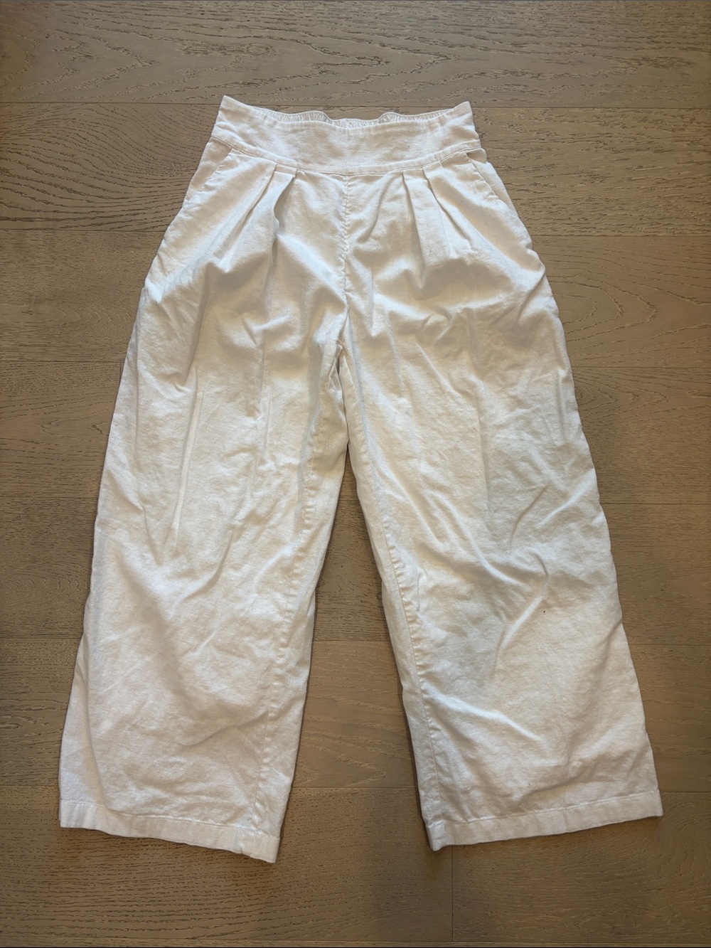 Abercrombie & Fitch White Wide-Leg Pleated High-Waist Pants